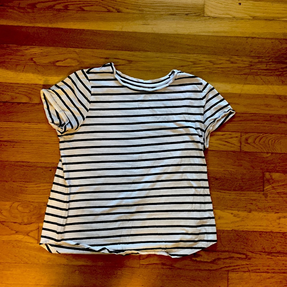 Old Navy T shirt